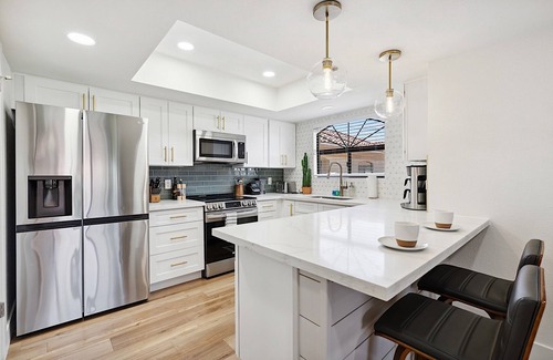 Camelback East Condo | Modern Luxury Resort - Biltmore