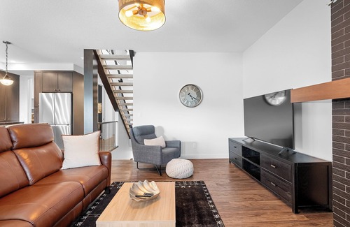 Cochrane House | Modern Luxury Retreat | 4BR w Hot Tub, Garage