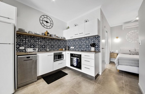 Emu Park Apartment | Modern Luxury Studio