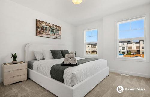 Springbank Hill House | Modern Luxury Townhome near Aspen Landing and Winsport