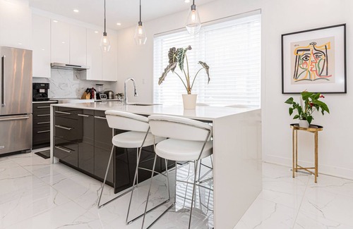 Montreal House | Modern Luxury Townhouse 3 Beds + Office & Garage