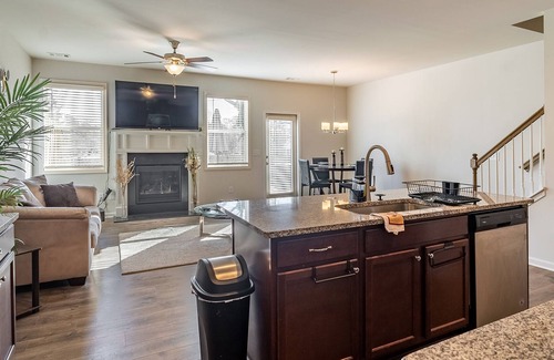 Austell House | Modern Luxury Townhouse near Six Flags & Braves Stadium