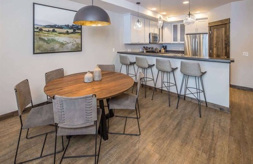 Big Sky Apartment | Modern Luxury Two Bedroom Condo