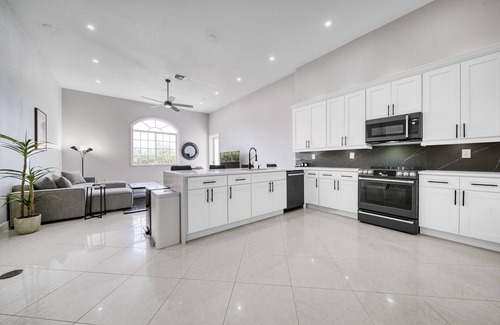 Southwest Ranches House | Modern Luxury Apartment Centrally Located in Southwest Ranches Hidden Gem!