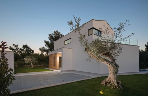Vabriga Villa | Modern luxury villa Mali Dvor with pool in Porec just 500m from the sea★ ★ ★ ★ ★