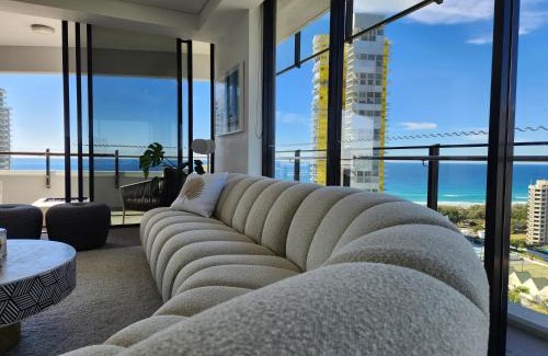 Broadbeach Apartment | Modern luxury with breathtaking ocean views
