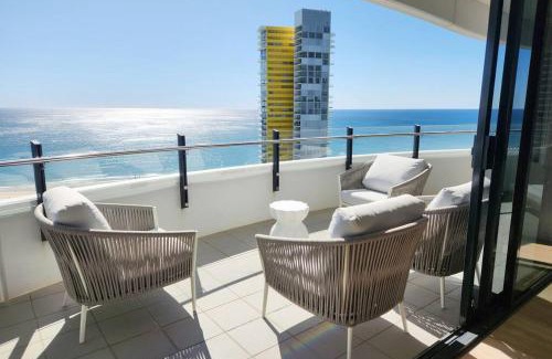 Broadbeach Apartment | Modern luxury with breathtaking ocean views