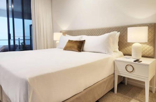 Broadbeach Apartment | Modern luxury with breathtaking ocean views