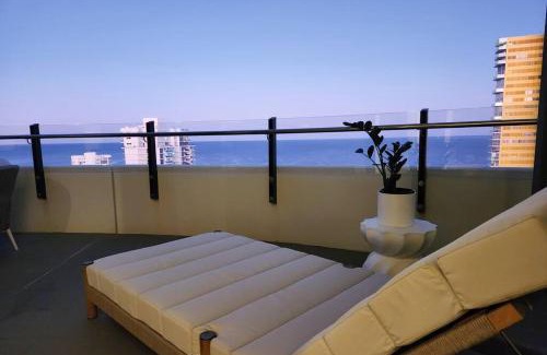Broadbeach Apartment | Modern luxury with breathtaking ocean views