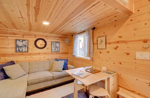Lynnwood Apartment | Modern Lynnwood Tiny House 16 Mi to Seattle!