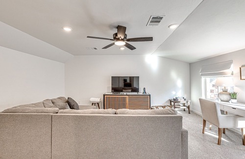 Edmond House | Modern Marvel in West Edmond: Luxury Living Redefined!