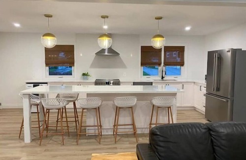 Barrie House | Modern meets nature. Short stroll to lake and downtown. Newly renovated.
