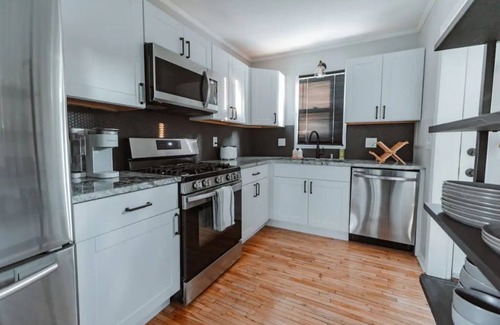 Wenonah House | Modern Metro Getaway