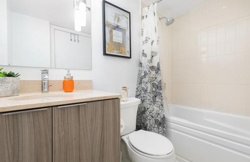 Bay Cloverhill House | Modern Micro Studio in Heart of Downtown