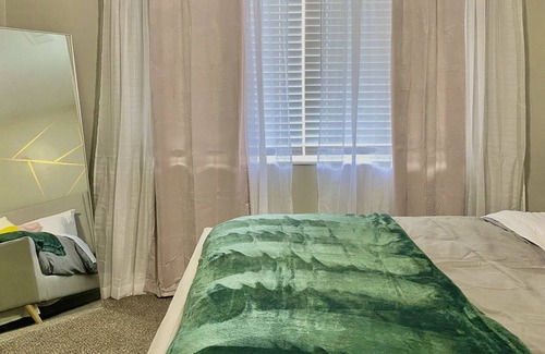 Rosedale Condo | Modern Midtown/Plaza Condo Safe & Cozy + Balcony!