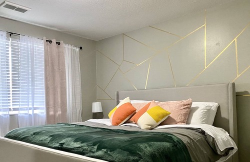 Rosedale Condo | Modern Midtown/Plaza Condo Safe & Cozy + Balcony!