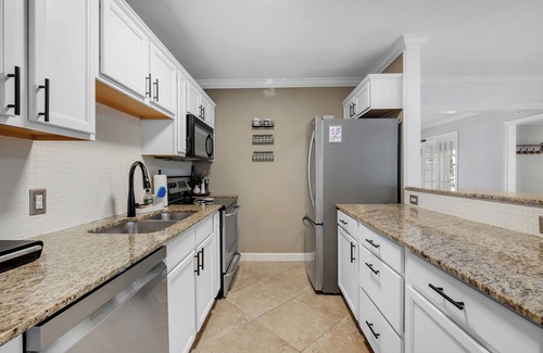 Governor's Walk Condo | Modern Midtown Retreat