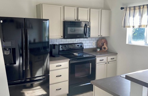 Chalco House | Modern Millard FULL HOME in West Omaha WITH GARAGE 3 bed, 2 bath