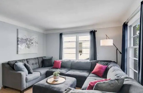 Whittier House | Modern Minneapolis Duplex with Amazing Location