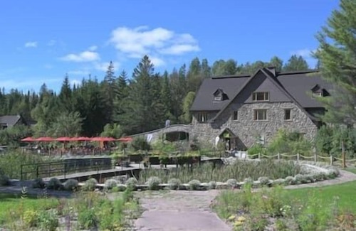 Saint-Faustin-Lac-Carre House | Modern Mont Blanc Ski in/Ski out Townhouse