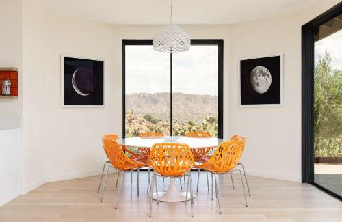 Yucca Valley House | Modern Mosaics- Joshua Tree Chef Home On Hill Spa