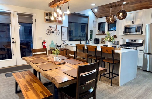 Ruidoso Cabin | Modern Mountain Cabin with AC, beautiful Views. 3 min to Midtown.