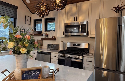 Ruidoso Cabin | Modern Mountain Cabin with AC, beautiful Views. 3 min to Midtown.