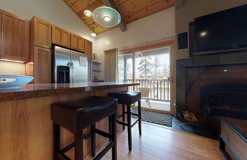 Mammoth Lakes House | Modern Mountain Haven - Walk to Slopes/Canyon Lodge