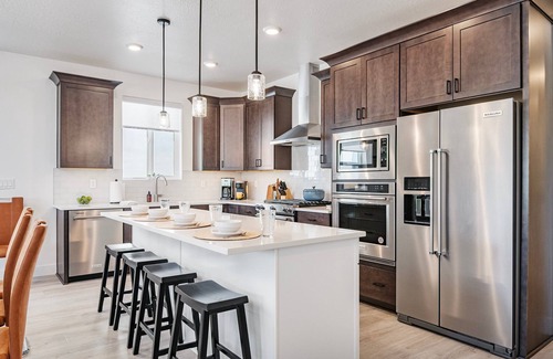Park City House | Modern Mountain Retreat | Sleeps 15 | Resort Views, Minutes to Skiing, Packed with Amenities!