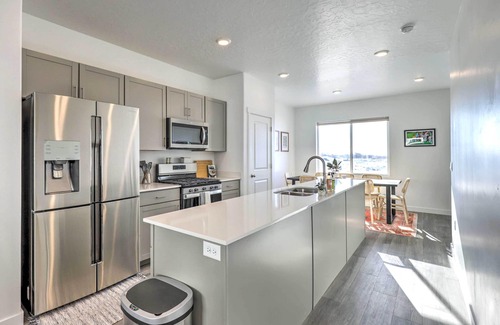American Fork House | Modern Mountain Townhome - Ski Nearby