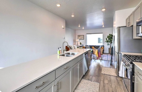 American Fork House | Modern Mountain Townhome - Ski Nearby