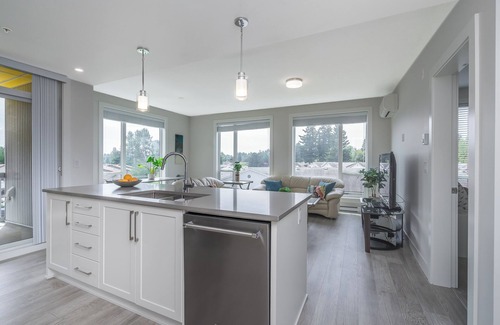 Abbotsford Apartment | Modern Near Mill Lakenn