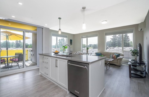 Abbotsford Apartment | Modern Near Mill Lakenn