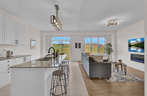 Pickering House | Modern Nest - 4 BR House, 5 Beds, 2.5 Baths, 3 Park