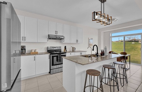 Pickering House | Modern Nest - 4 BR House, 5 Beds, 2.5 Baths, 3 Park