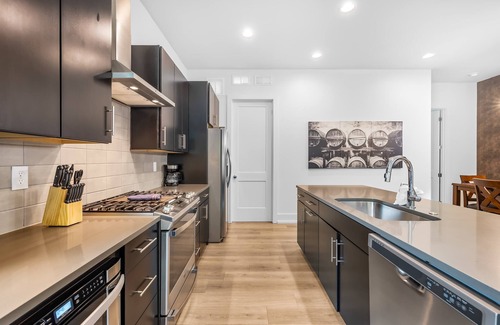 Sugar Creek House | Modern new 4BR Home near NoDa & Downtown