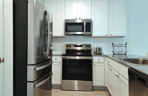 Southside House | Modern New Build Near Toyota, Amazon & Lackland AFB - Ideal for Long Stays