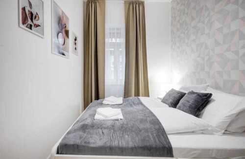 Csarnok negyed Apartment | Modern New & Central