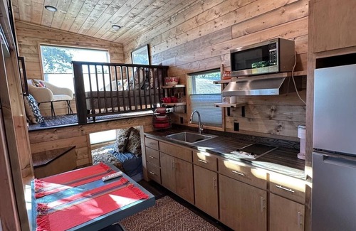 Cheat Lake Apartment | Modern "NEW" Tiny Home with Lake View