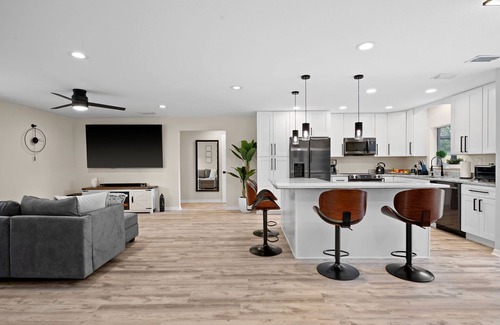 Lake Sarasota House | Modern, newly remodeled with private heated pool.