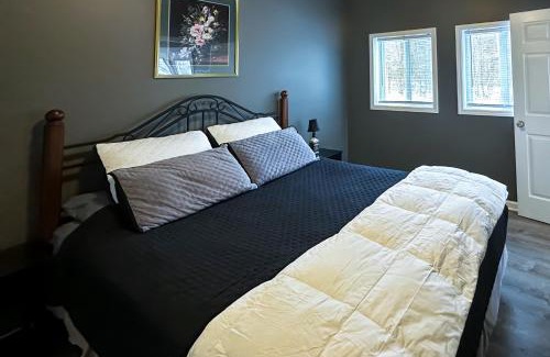 Nimitz Apartment | Modern Nimitz Cabin on 19 Acres with Fireplace and WiFi