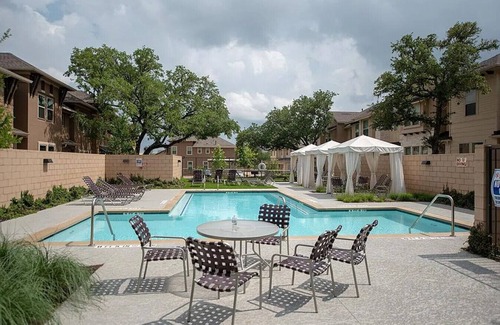 Cedar Park House | Modern North Austin 4 Bedroom Stay
