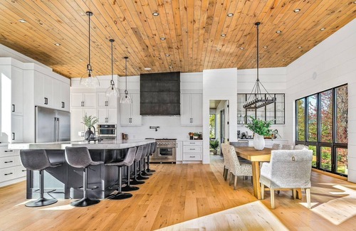 Kawartha Lakes Cottage | Modern Oasis 8bed 8bath cottage on Balsam Lake with all the Luxurious offerings!
