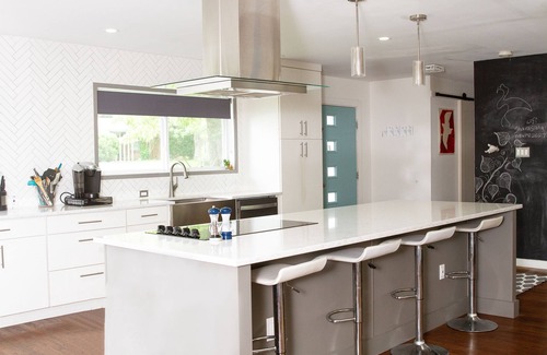 Windsor Park House | Modern Oasis Heated Pool BBQ, EV & Fast WiFi