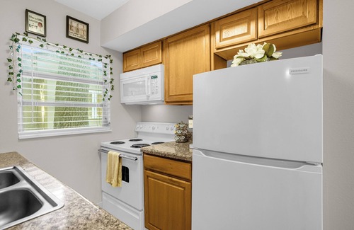 Colonialtown South House | Modern Oasis in Downtown Orlando! 2-bedroom oasis! 5 minutes from downtown!