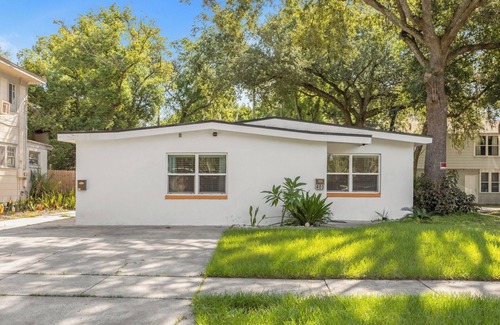 Colonialtown South House | Modern Oasis in Downtown Orlando! 2-bedroom oasis! 5 minutes from downtown!