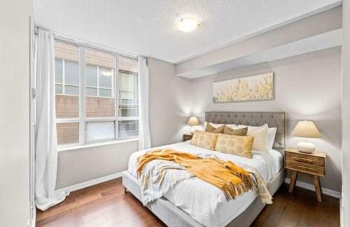 Downtown Toronto Apartment | Modern Oasis Stylish 2BR Condo Near Attractions
