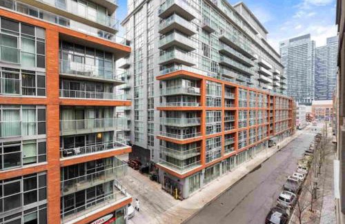 Downtown Toronto Apartment | Modern Oasis Stylish 2BR Condo Near Attractions