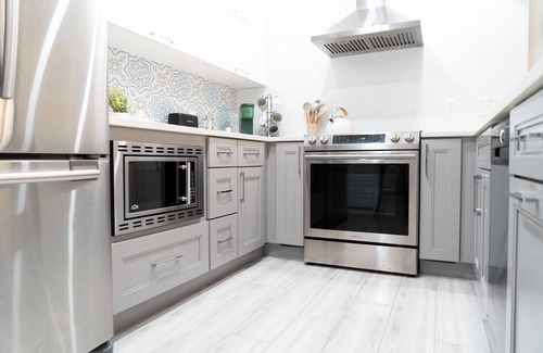 Central Oakland Park Apartment | Modern Oasis