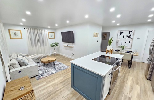 Warren House | Modern Oasis, Warren Getaway
